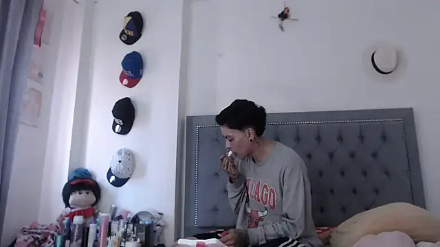 Snapshot of dulce_maria_x chatting on October 9, 2025, 12:36 pm dulce maria x online show from October 9, 2025, 12:36 pm