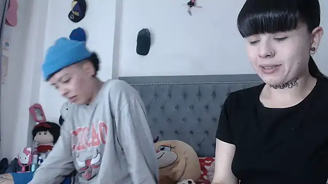 Snapshot of dulce_maria_x chatting on October 23, 2025, 10:30 pm dulce maria x online show from October 23, 2025, 10:30 pm