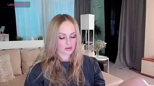 Snapshot of Libby_Nora chatting on January 31, 2025, 12:51 pm Libby Nora online show from January 31, 2025, 12:51 pm