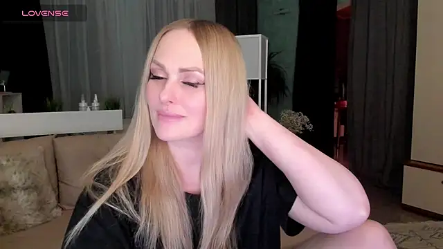 Snapshot of Libby_Nora chatting on February 5, 2025, 3:52 pm Libby Nora online show from February 5, 2025, 3:52 pm