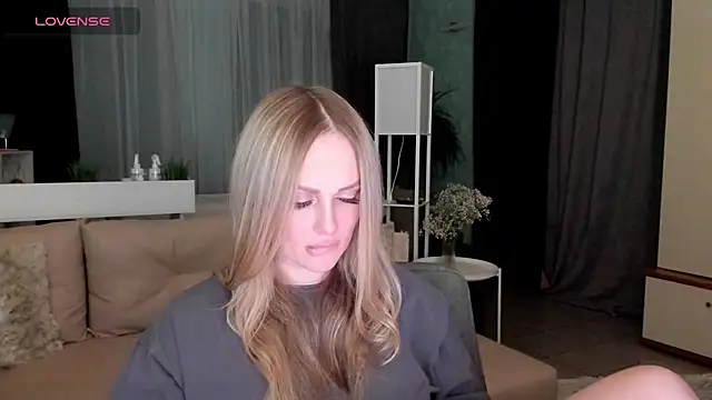 Snapshot of Libby_Nora chatting on February 8, 2025, 3:53 pm Libby Nora online show from February 8, 2025, 3:53 pm