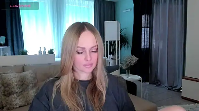 Snapshot of Libby_Nora chatting on February 18, 2025, 8:49 am Libby Nora online show from February 18, 2025, 8:49 am