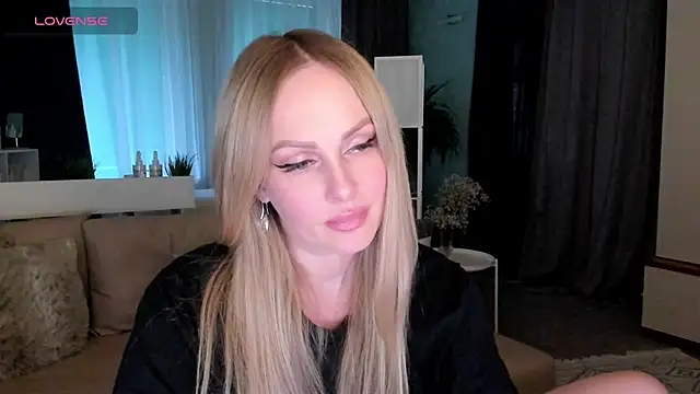 Snapshot of Libby_Nora chatting on February 24, 2025, 3:09 pm Libby Nora online show from February 24, 2025, 3:09 pm