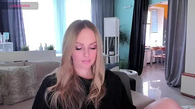 Snapshot of Libby_Nora chatting on March 12, 2025, 9:02 am Libby Nora online show from March 12, 2025, 9:02 am