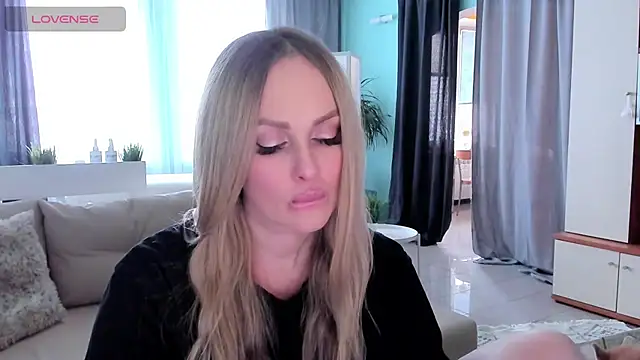 Snapshot of Libby_Nora chatting on March 14, 2025, 11:45 am Libby Nora online show from March 14, 2025, 11:45 am