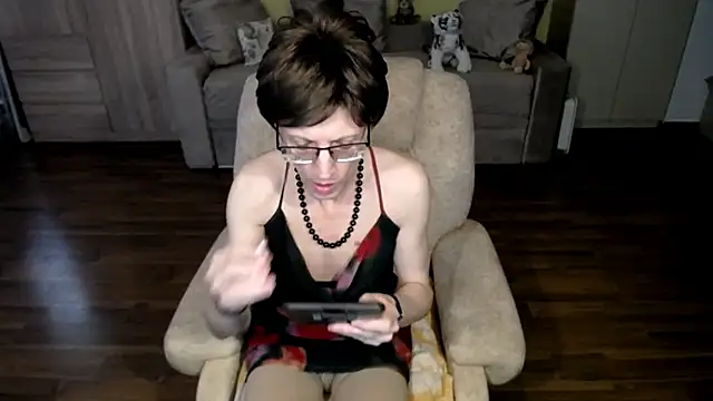 Snapshot of clementine chatting on April 7, 2026, 7:42 am clementine online show from April 7, 2026, 7:42 am