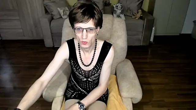Snapshot of clementine chatting on April 11, 2026, 7:56 am clementine online show from April 11, 2026, 7:56 am