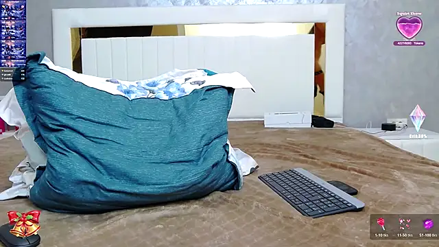 Snapshot of FlirtDeea chatting on November 22, 2025, 3:49 am FlirtDeea online show from November 22, 2025, 3:49 am