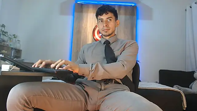 Snapshot of Andrew_4_ chatting on October 10, 2025, 2:32 am Andrew 4 online show from October 10, 2025, 2:32 am