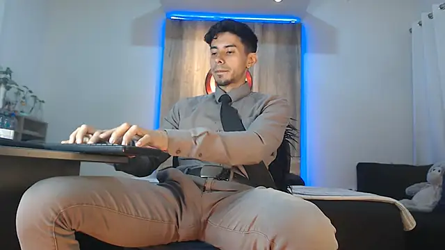 Snapshot of Andrew_4_ chatting on November 8, 2025, 4:34 am Andrew 4 online show from November 8, 2025, 4:34 am