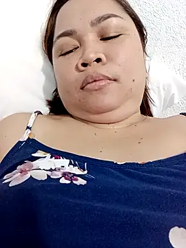 Snapshot of XXLorie_02 chatting on October 12, 2025, 12:26 pm XXLorie 02 online show from October 12, 2025, 12:26 pm