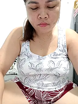XXLorie 02 online show from April 26, 2026, 8:50 pm