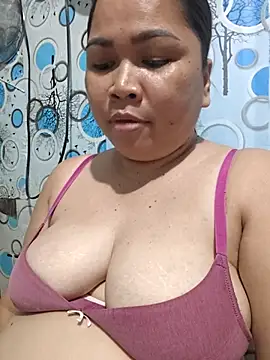 Snapshot of XXLorie_02 chatting on May 6, 2026, 12:10 pm XXLorie 02 online show from May 6, 2026, 12:10 pm