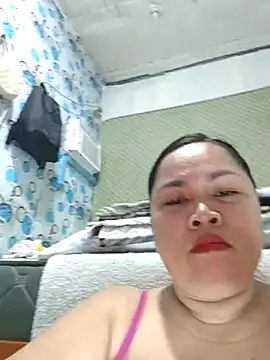 Snapshot of XXLorie_02 chatting on June 25, 2026, 11:42 pm XXLorie 02 online show from June 25, 2026, 11:42 pm