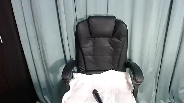 erikaerika online show from March 3, 2025, 11:55 am