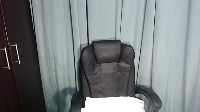 erikaerika online show from March 10, 2025, 8:15 am