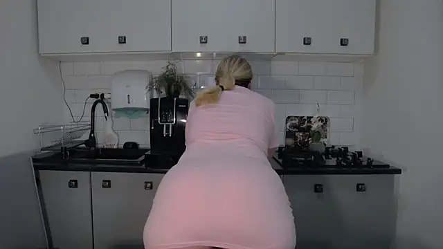 erikaerika online show from September 14, 2025, 6:45 am