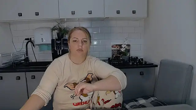 erikaerika online show from September 20, 2025, 6:25 am