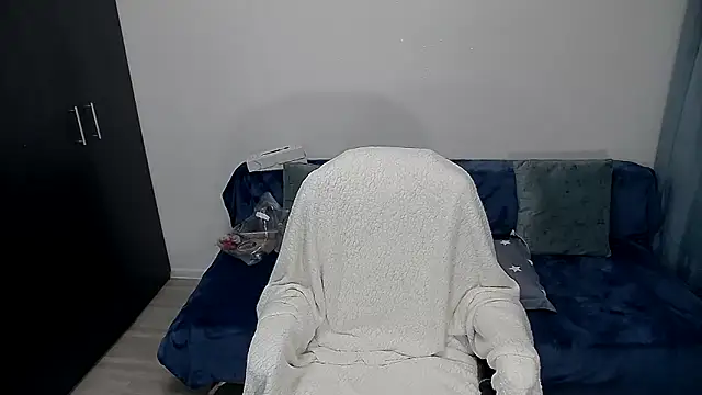 erikaerika online show from October 30, 2025, 6:59 am