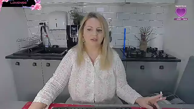 erikaerika online show from January 10, 2026, 7:43 am