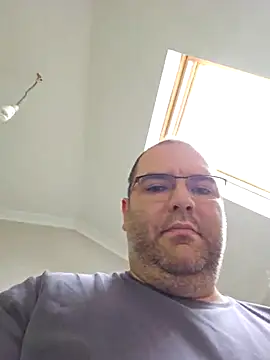 Snapshot of Andrew1900529 chatting on March 10, 2025, 9:43 am Andrew1900529 online show from March 10, 2025, 9:43 am