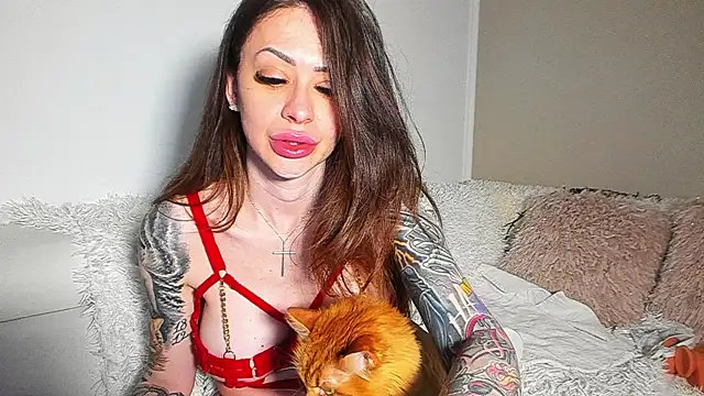 BrianaDiamondXXX online show from June 20, 2026, 7:55 am