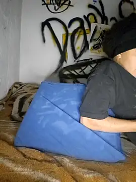 LUNAdeMARTE online show from December 4, 2025, 1:04 am