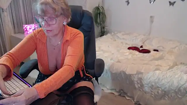 Ghertrude52 online show from October 24, 2025, 3:14 am