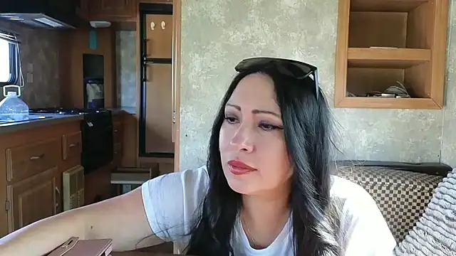 Snapshot of Foglove69 chatting on April 3, 2026, 9:24 pm Foglove69 online show from April 3, 2026, 9:24 pm