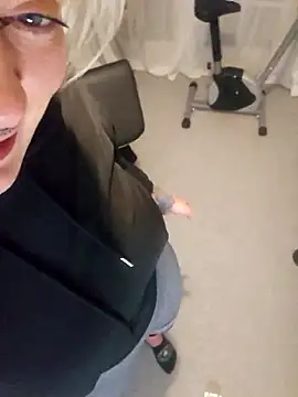 PinkTheHawk online show from January 13, 2026, 10:42 am