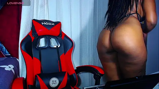 Snapshot of DanisaBrown chatting on November 2, 2025, 2:19 pm DanisaBrown online show from November 2, 2025, 2:19 pm