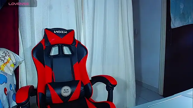 Snapshot of DanisaBrown chatting on November 12, 2025, 2:28 pm DanisaBrown online show from November 12, 2025, 2:28 pm