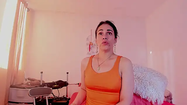 girasol walton online show from February 6, 2025, 12:26 pm