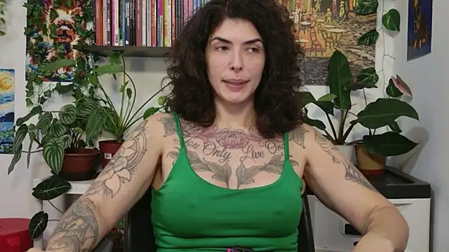 Snapshot of TaliMajesty chatting on May 14, 2026, 9:54 pm TaliMajesty online show from May 14, 2026, 9:54 pm