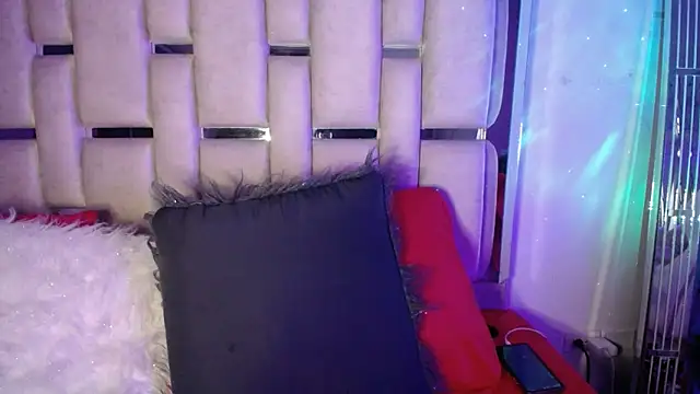 chelaqueen  online show from March 19, 2025, 2:05 am