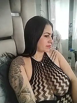 chelaqueen  online show from July 31, 2026, 2:16 pm
