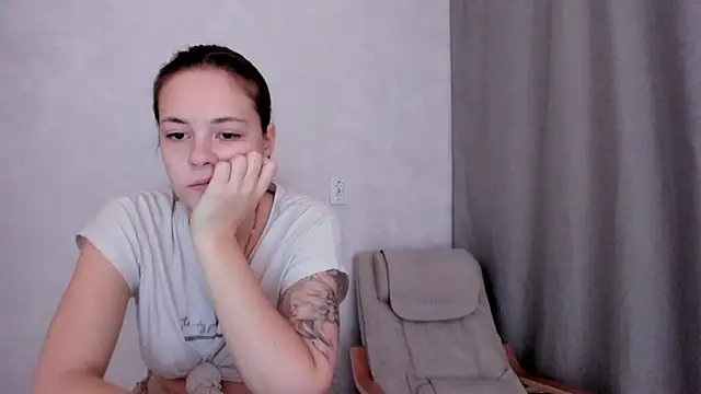 Snapshot of why_again_me chatting on January 30, 2025, 5:49 pm why again me online show from January 30, 2025, 5:49 pm