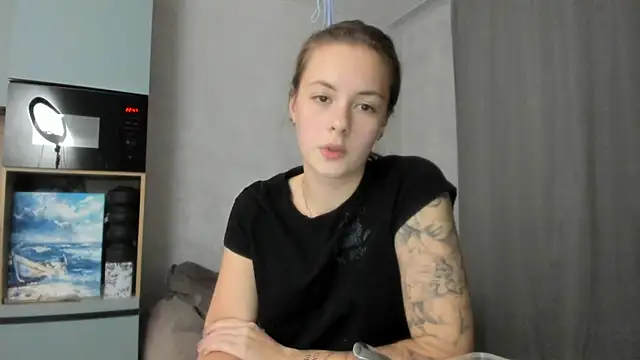 Snapshot of why_again_me chatting on October 29, 2025, 7:48 pm why again me online show from October 29, 2025, 7:48 pm