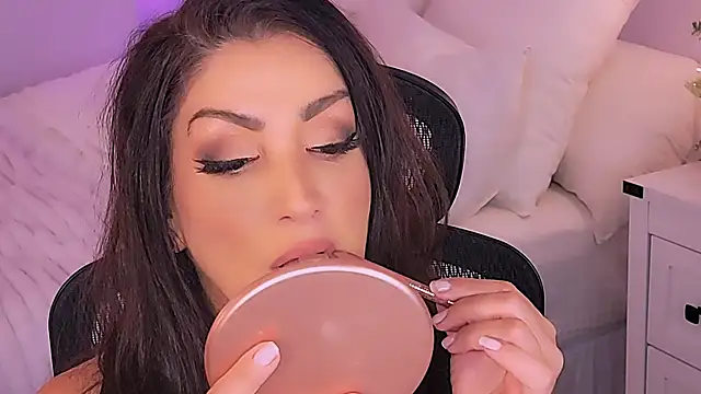 Wonderful Woman online show from December 20, 2025, 3:02 am