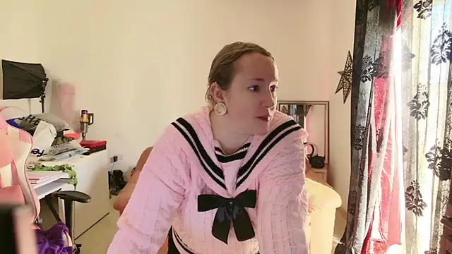 Snapshot of kisicaxx chatting on January 27, 2025, 10:16 am kisicaxx online show from January 27, 2025, 10:16 am