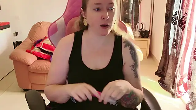 Snapshot of kisicaxx chatting on January 28, 2025, 9:30 am kisicaxx online show from January 28, 2025, 9:30 am