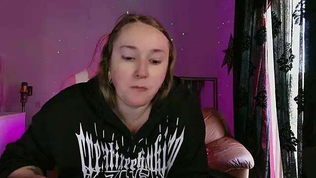 Snapshot of kisicaxx chatting on February 4, 2025, 3:26 pm kisicaxx online show from February 4, 2025, 3:26 pm