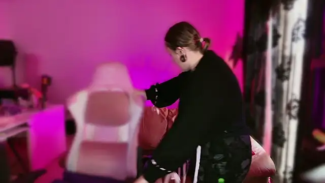 Snapshot of kisicaxx chatting on February 28, 2025, 4:10 pm kisicaxx online show from February 28, 2025, 4:10 pm