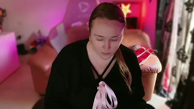 Snapshot of kisicaxx chatting on March 4, 2025, 12:01 pm kisicaxx online show from March 4, 2025, 12:01 pm