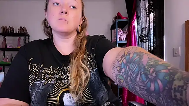 Snapshot of kisicaxx chatting on November 3, 2025, 3:24 pm kisicaxx online show from November 3, 2025, 3:24 pm