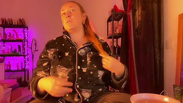 Snapshot of kisicaxx chatting on November 24, 2025, 6:29 pm kisicaxx online show from November 24, 2025, 6:29 pm