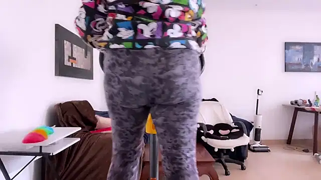 kisicaxx online show from January 7, 2026, 12:51 pm