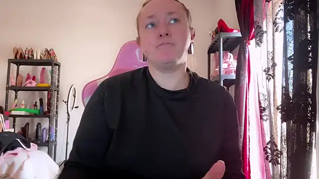 kisicaxx online show from February 6, 2026, 11:02 am