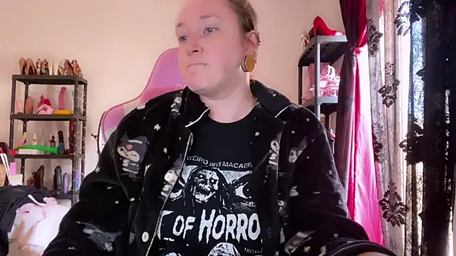 kisicaxx online show from February 9, 2026, 1:04 pm