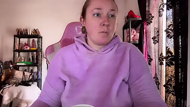 kisicaxx online show from March 4, 2026, 2:23 pm